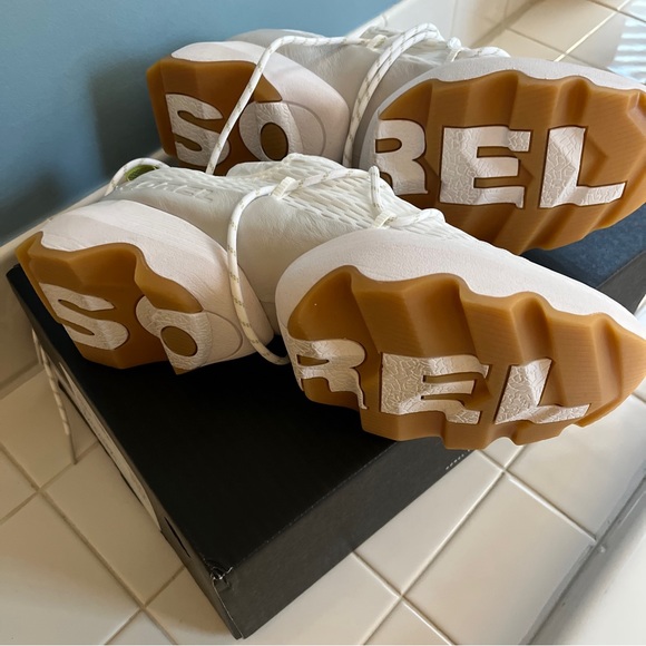 NIB Women’s Sorel Kinetic Impact Lace White Gum Sneaker Sz 11 MSRP $140 - Picture 7 of 8